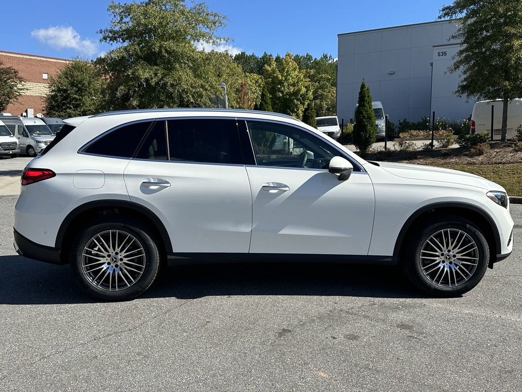 2025 Mercedes-Benz GLC GLC 300 6