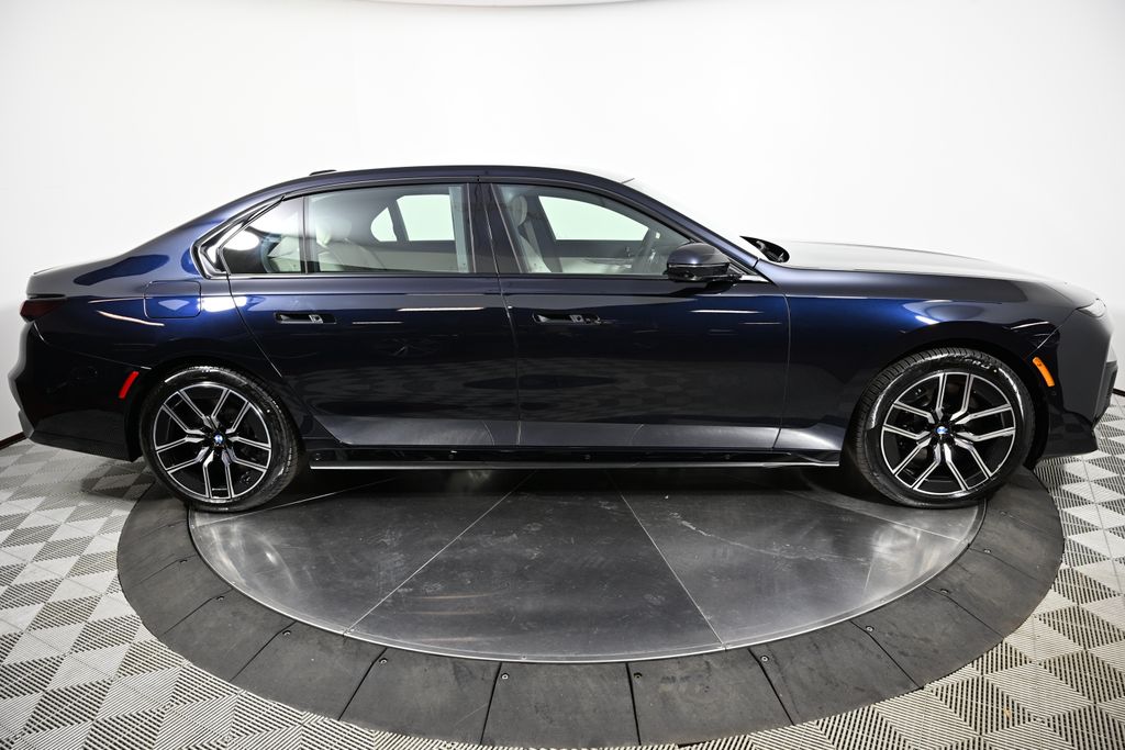 Thumbnail: 2026 BMW 7 Series - 6