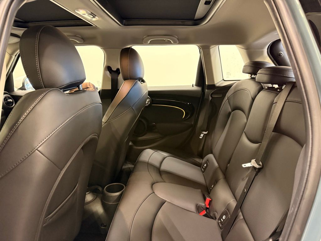 Thumbnail: 2023 MINI Cooper - 22