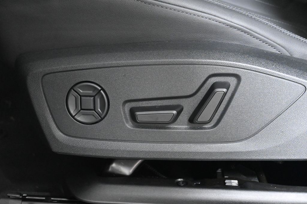 Thumbnail: 2025 Audi Q3 - 25