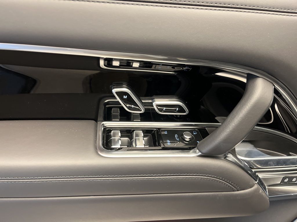 Thumbnail: 2025 Land Rover Range Rover - 12