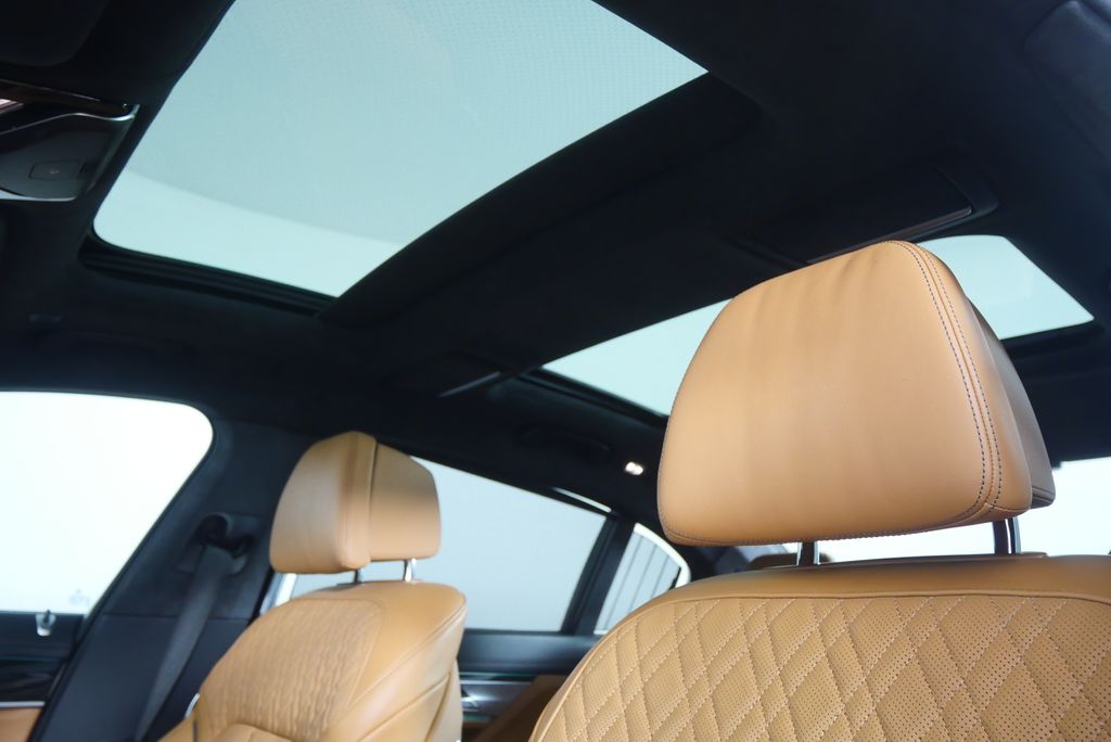 Thumbnail: 2022 BMW 7 Series - 11