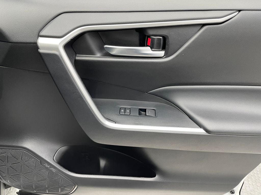 2024 Toyota RAV4 XLE 15