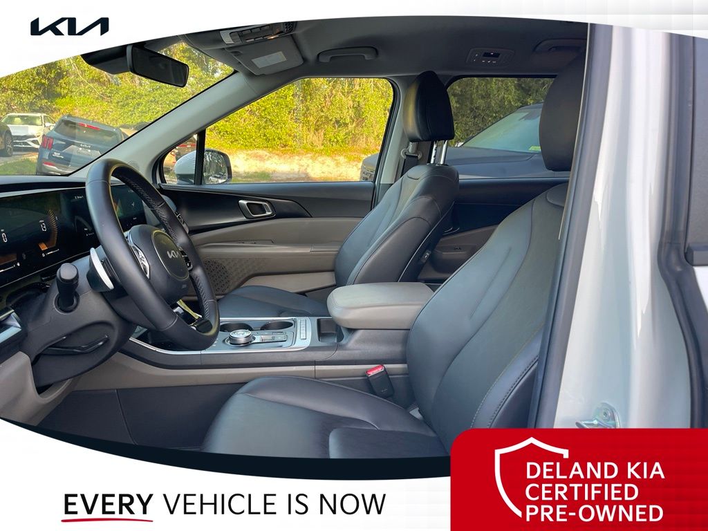Used 2026 Kia Carnival Hybrid Van