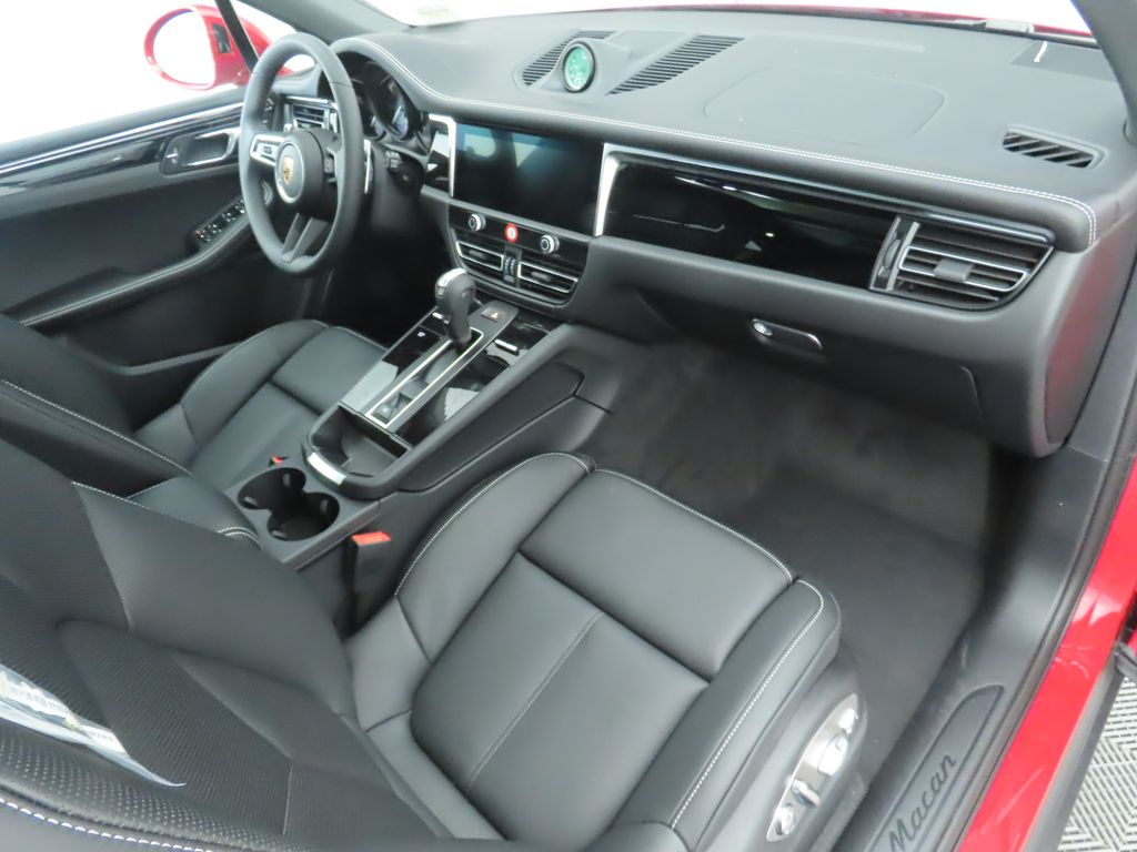 Thumbnail: 2025 Porsche Macan - 21