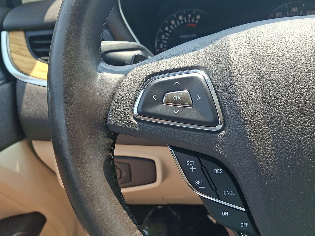 Thumbnail: 2015 Lincoln MKC - 19