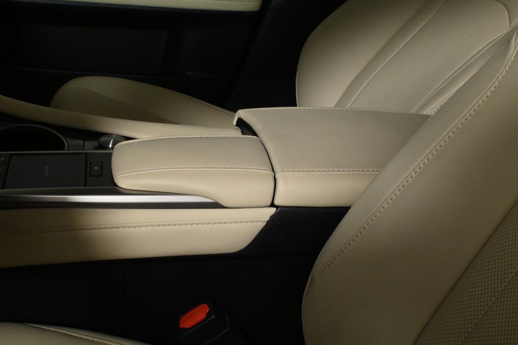 Thumbnail: 2022 Lexus RX - 29