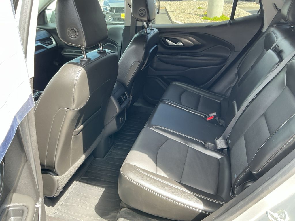 Used 2022 Silver GMC SLT image 16