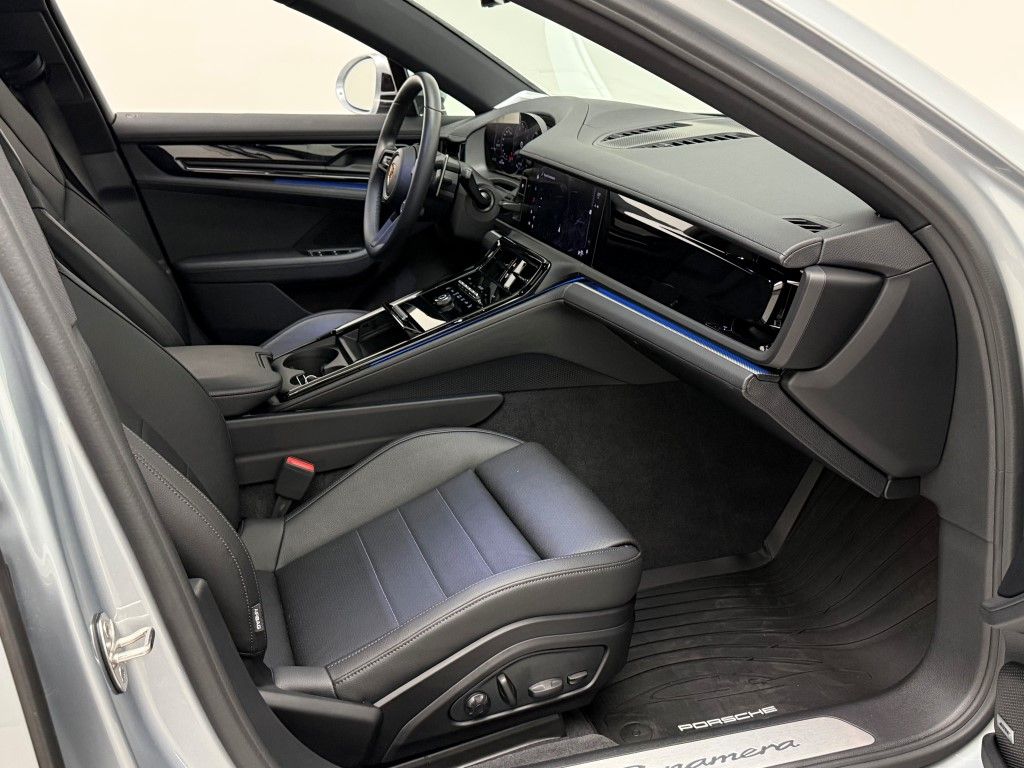 Thumbnail: 2025 Porsche Panamera - 21