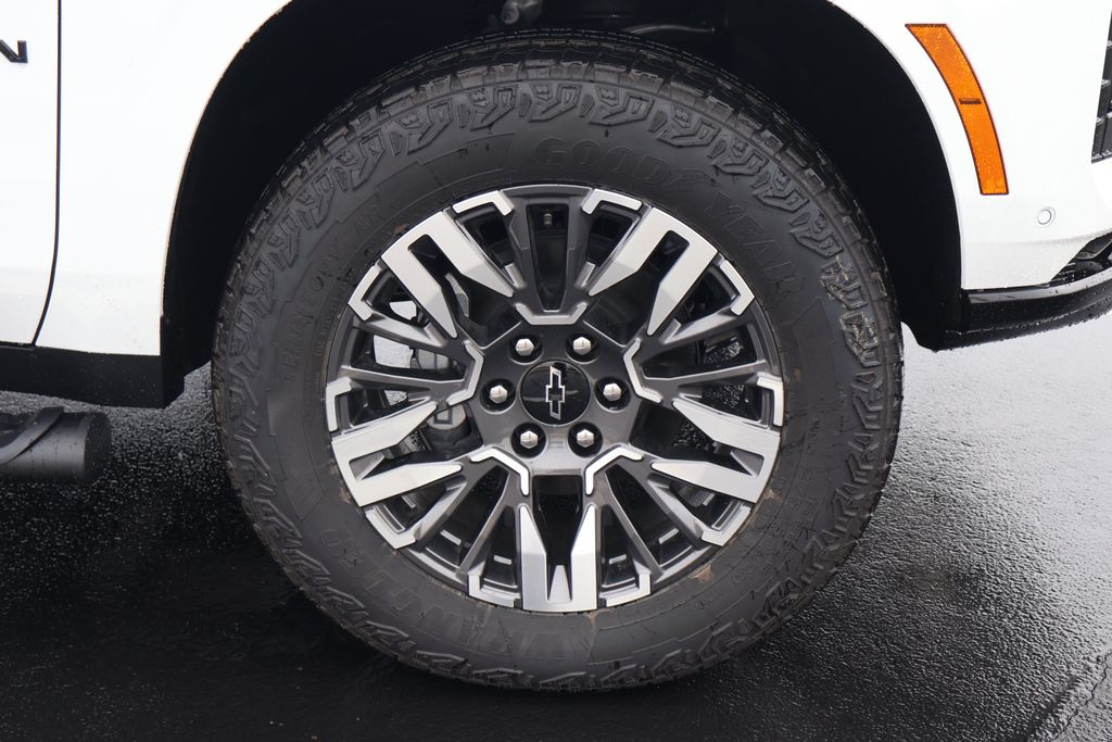 Thumbnail: 2026 Chevrolet Suburban - 11