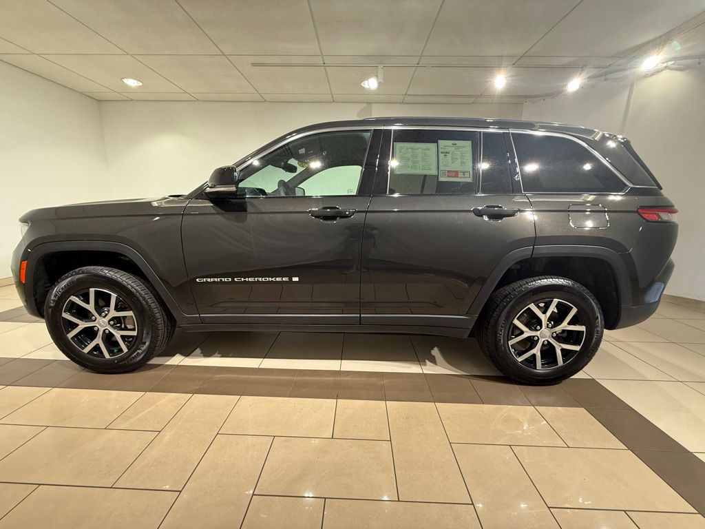 Thumbnail: 2024 Jeep Grand Cherokee - 2