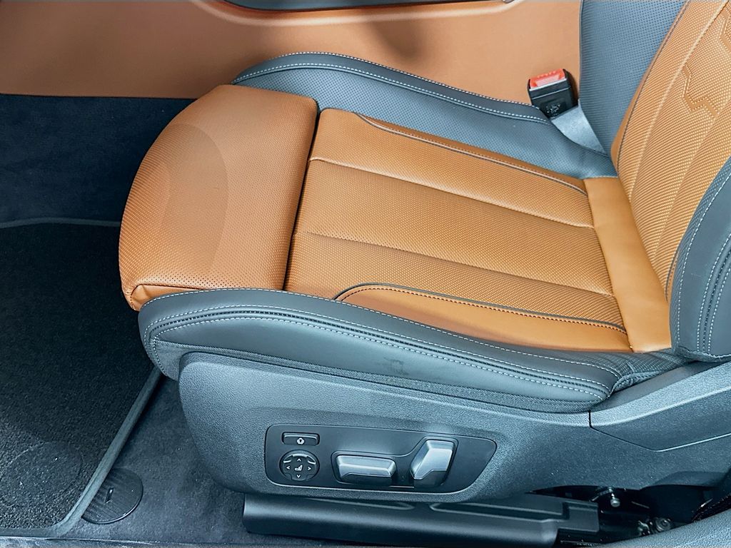 Thumbnail: 2026 BMW 8 Series - 21