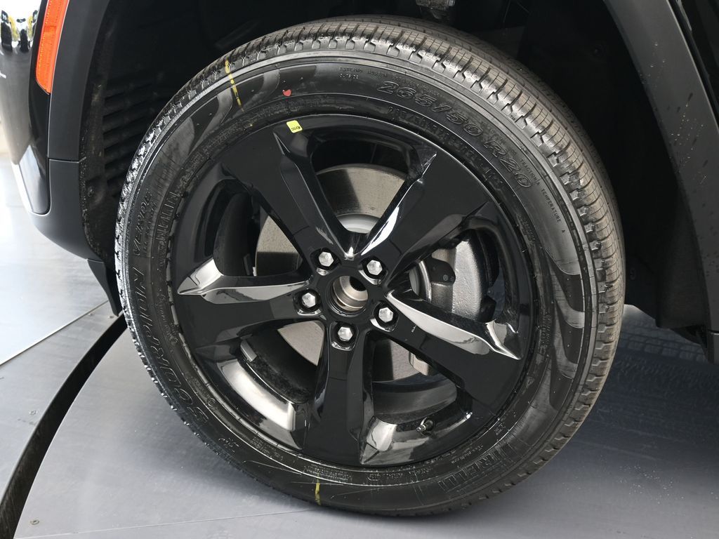 New 2026 Diamond Black Crystal Pearlcoat Jeep Limited image 27