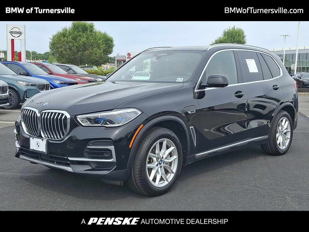2023 BMW X5 xDrive45e Hero Image