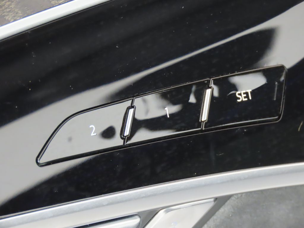 Thumbnail: 2025 Audi A8 - 29