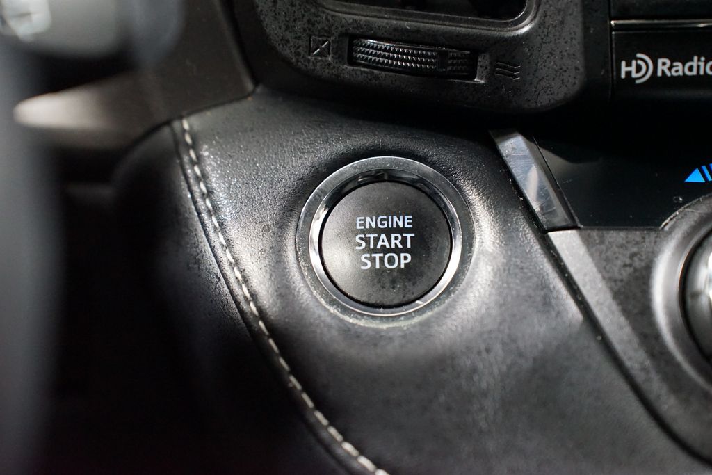 Thumbnail: 2018 Toyota RAV4 - 20