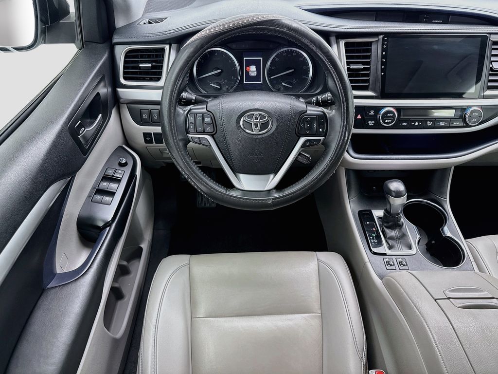 Thumbnail: 2019 Toyota Highlander - 10