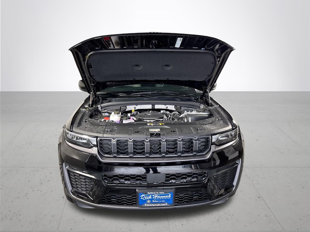 2026 Jeep Grand Cherokee Laredo