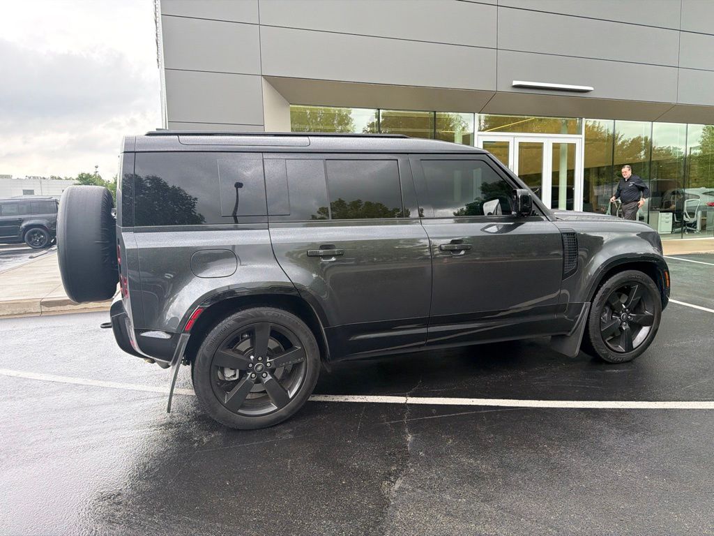 Certified Used 2025 Gray Land Rover X-Dynamic SE image 14