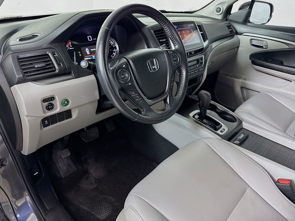 Thumbnail: 2017 Honda Pilot - 9