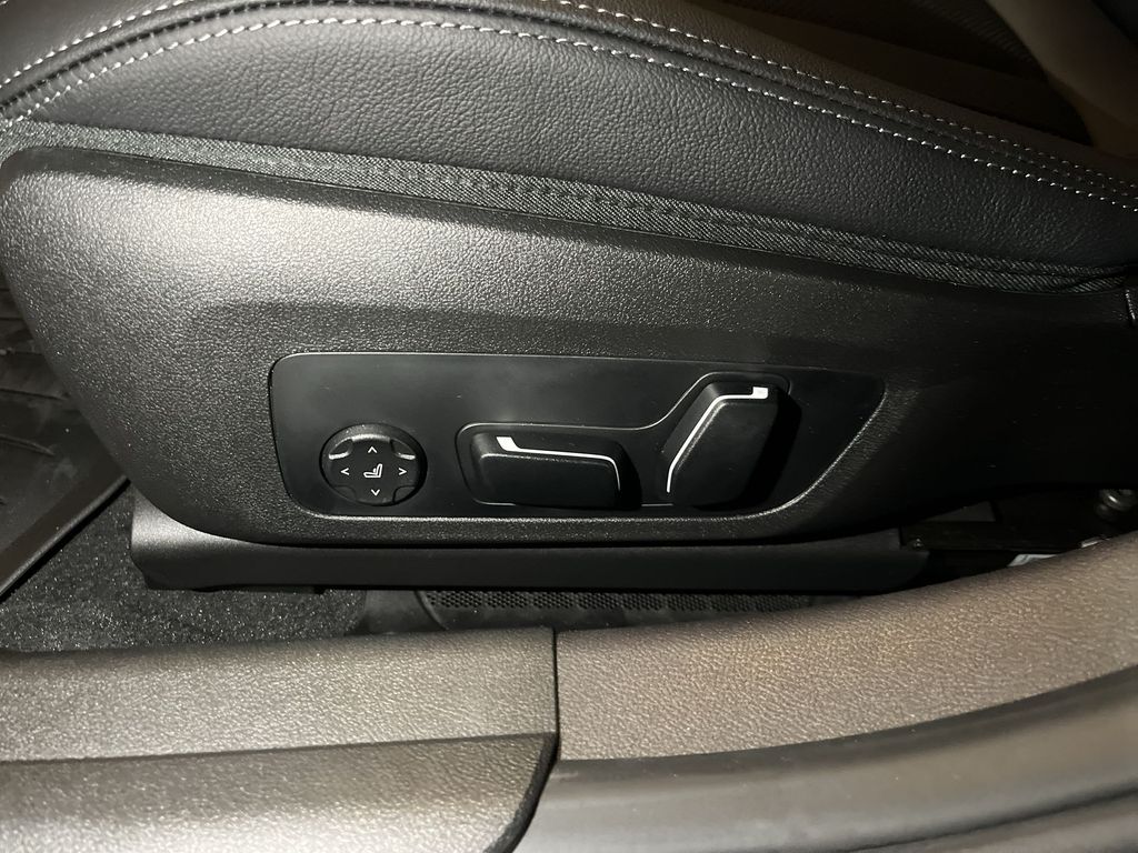 Thumbnail: 2025 BMW 3 Series - 12