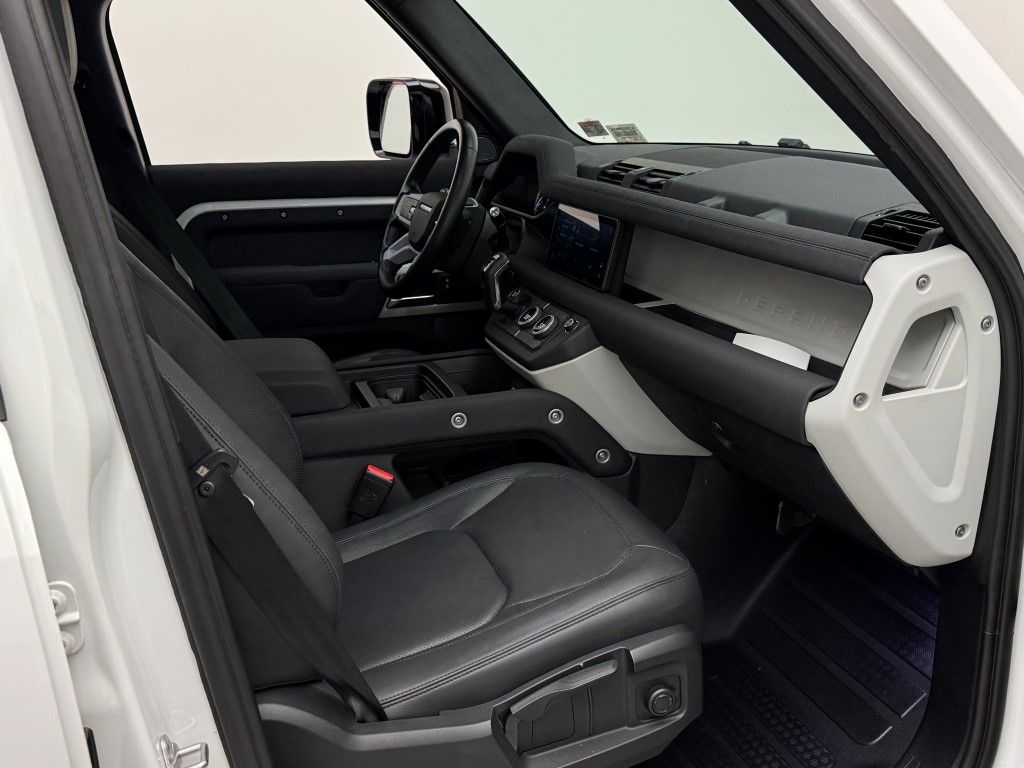 Thumbnail: 2023 Land Rover Defender - 17