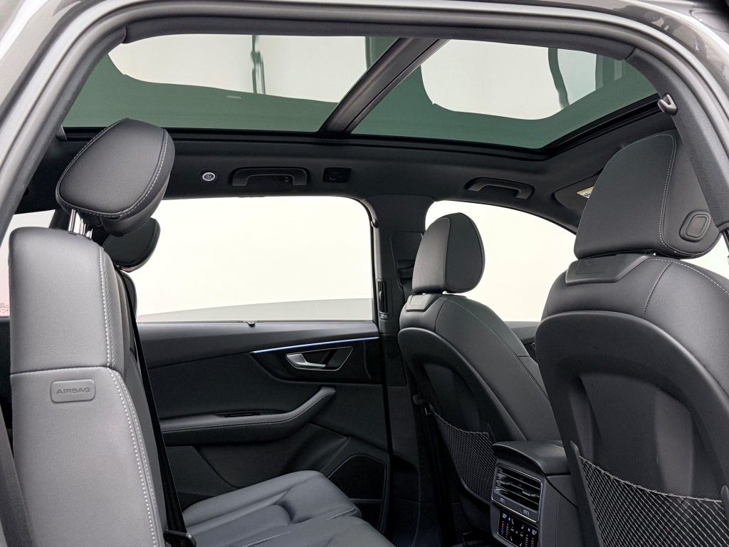 Thumbnail: 2025 Audi Q7 - 16