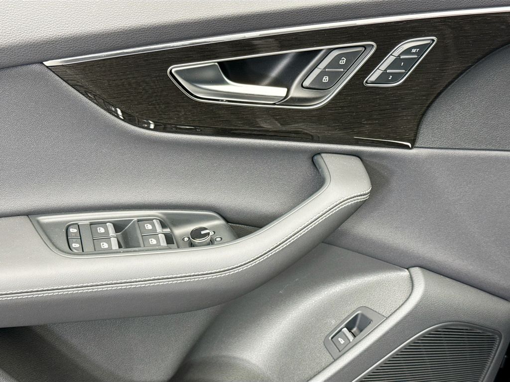 Thumbnail: 2026 Audi Q7 - 24