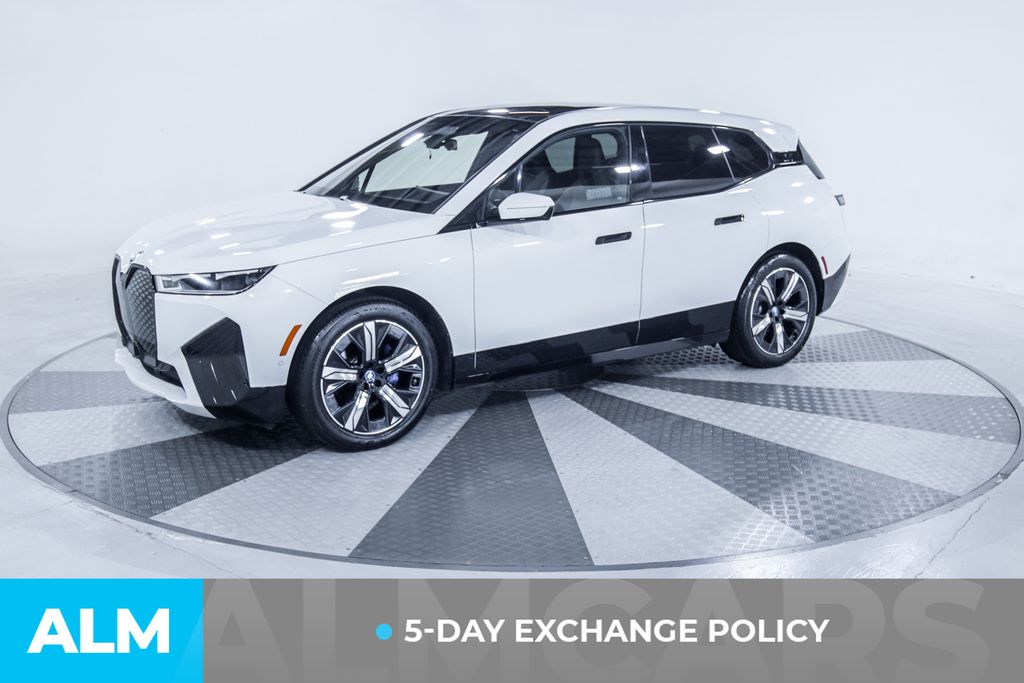 Used 2023 White BMW xDrive50 image 3
