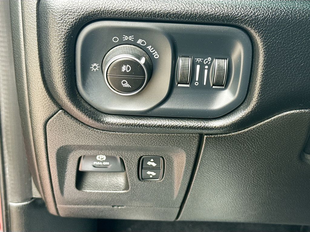 2019 Ram 1500 Laramie - 9