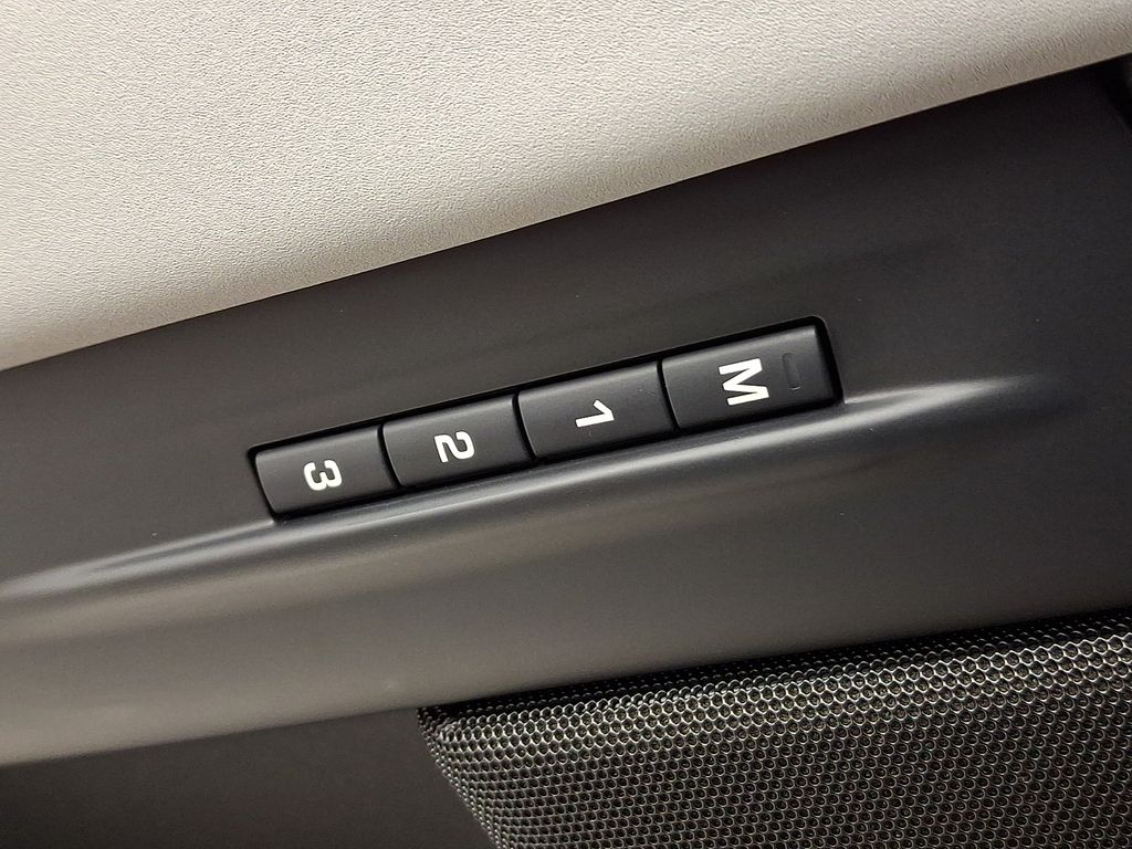 Thumbnail: 2026 Land Rover Range Rover Evoque - 27