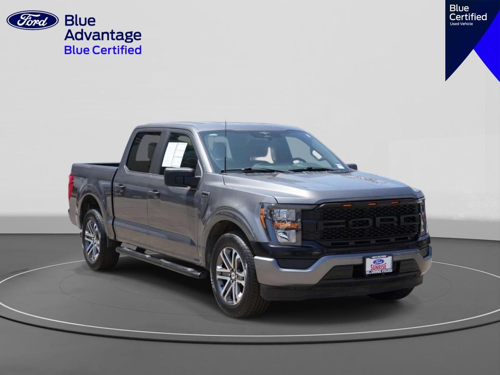 View vehicle photo 4