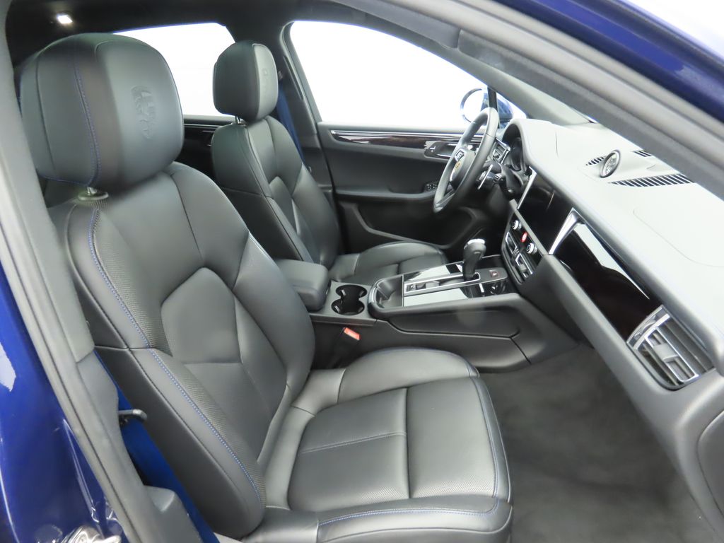 Thumbnail: 2022 Porsche Macan - 19