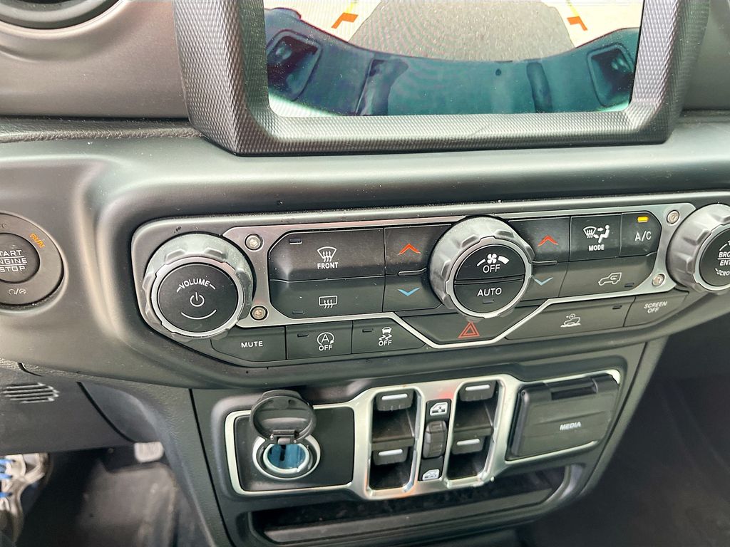 Used 2023 White Jeep Sport S image 16