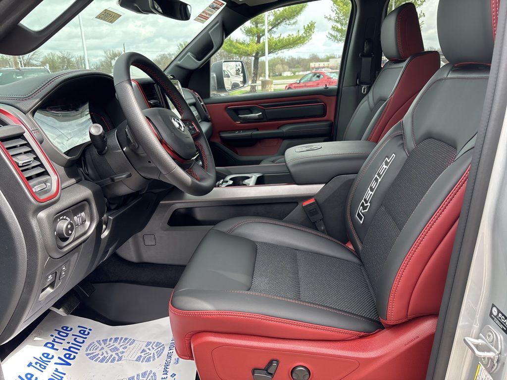 View vehicle photo 5