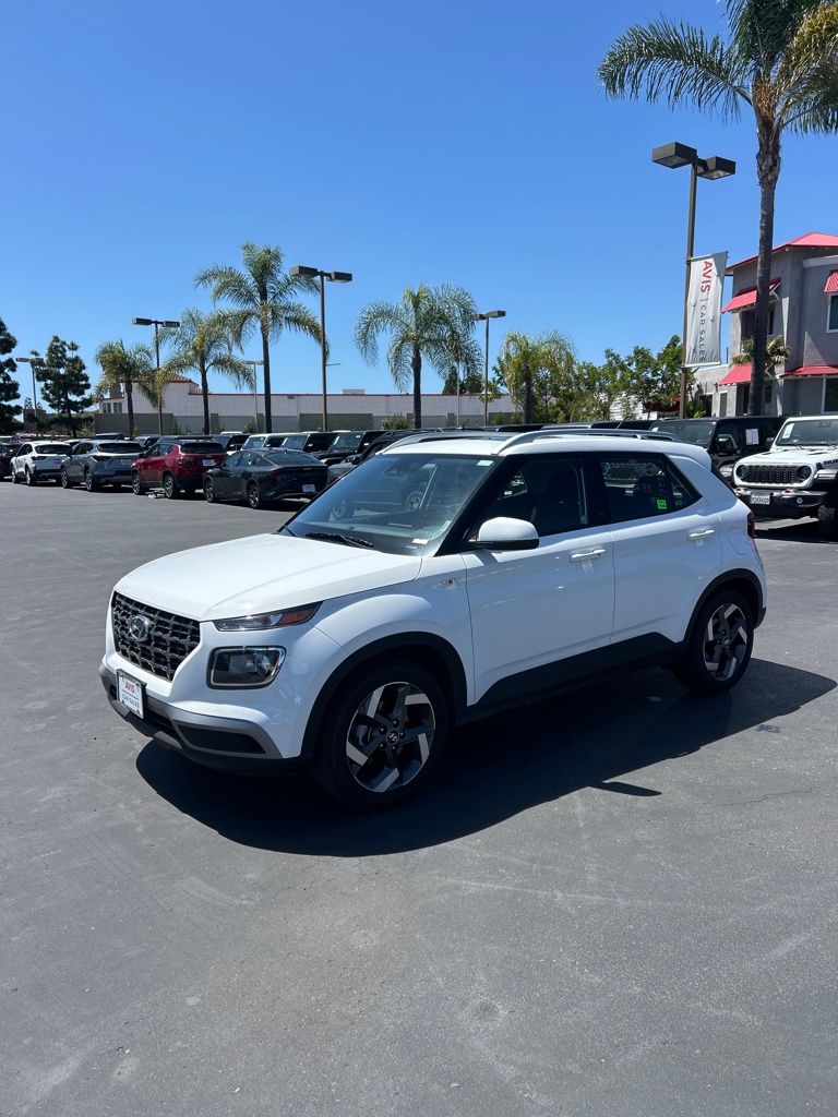 White 2025 Hyundai Venue SEL FWD SUV / Crossover Front-Wheel Drive Continuously Variable Transmission
