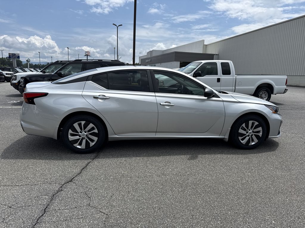 Used 2024 Nissan Altima Sedan