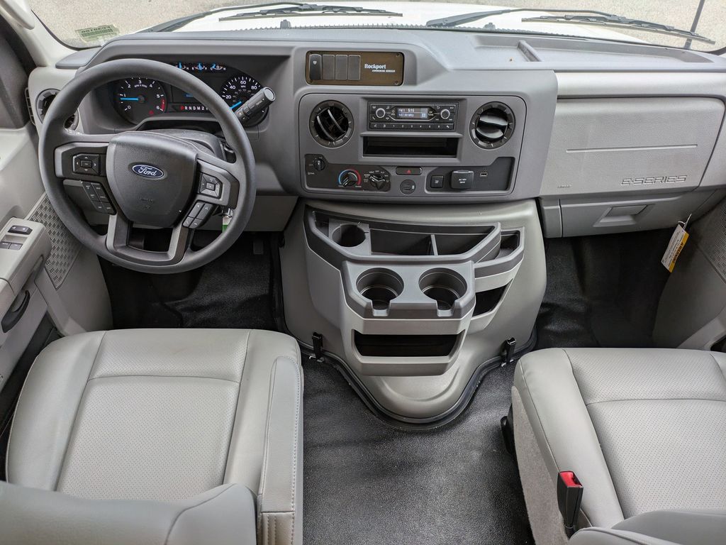 2025 Ford E-350 Cutaway 