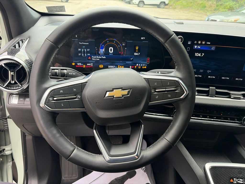 2025 Chevrolet Equinox LT Green at Sutliff Volkswagen