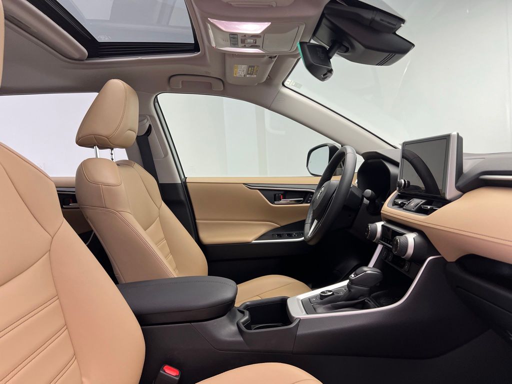 2023 Toyota RAV4 XLE Premium 7