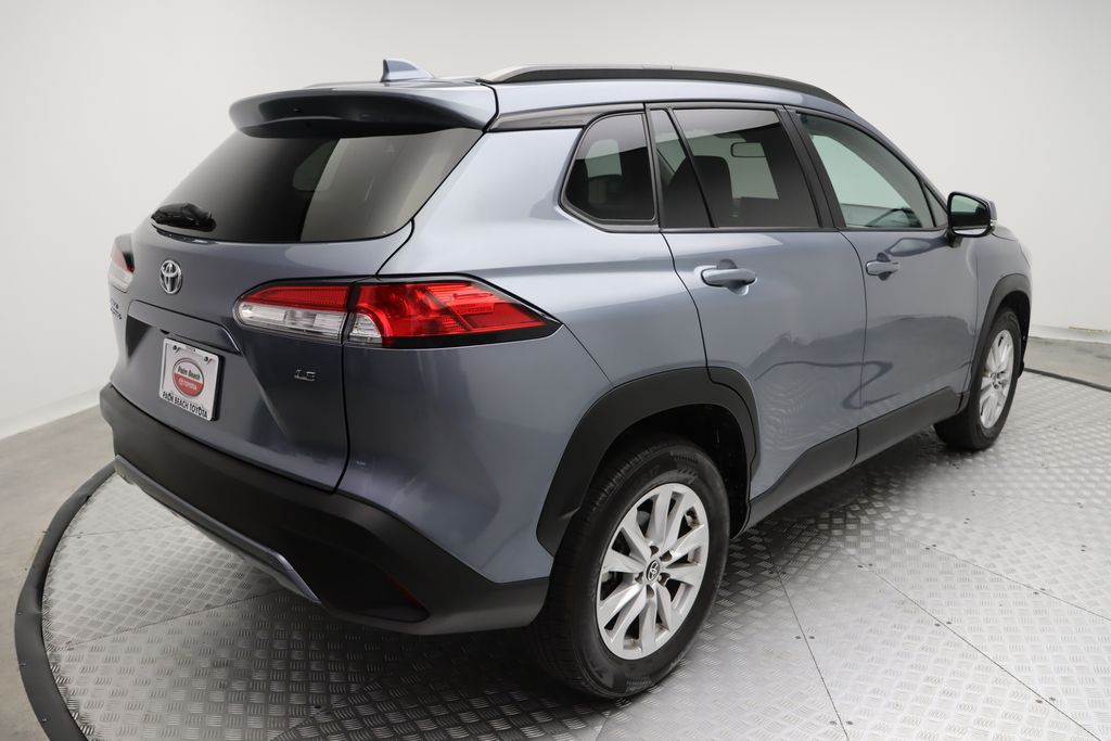 2022 Toyota Corolla Cross LE 8