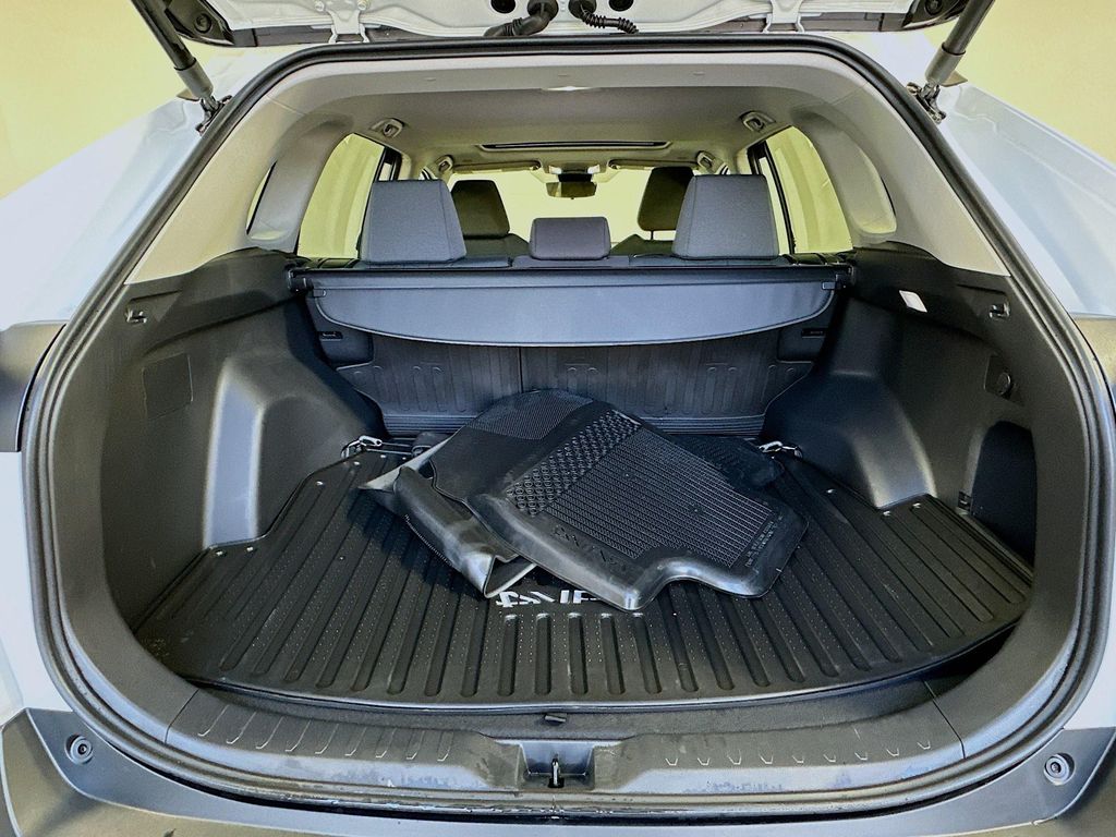 Thumbnail: 2025 Toyota RAV4 - 27