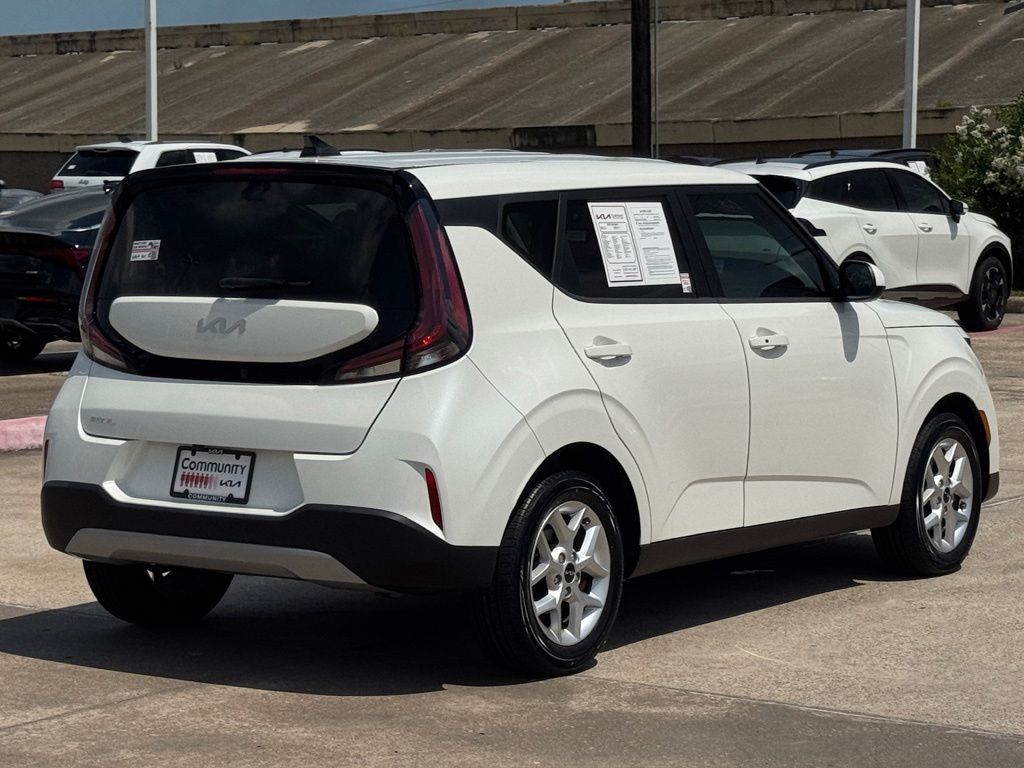2023 Kia Soul S White at Community Kia