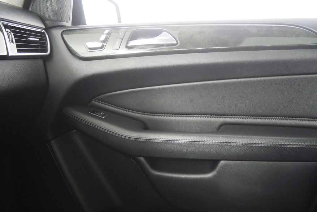 Thumbnail: 2016 Mercedes-Benz GLE - 24