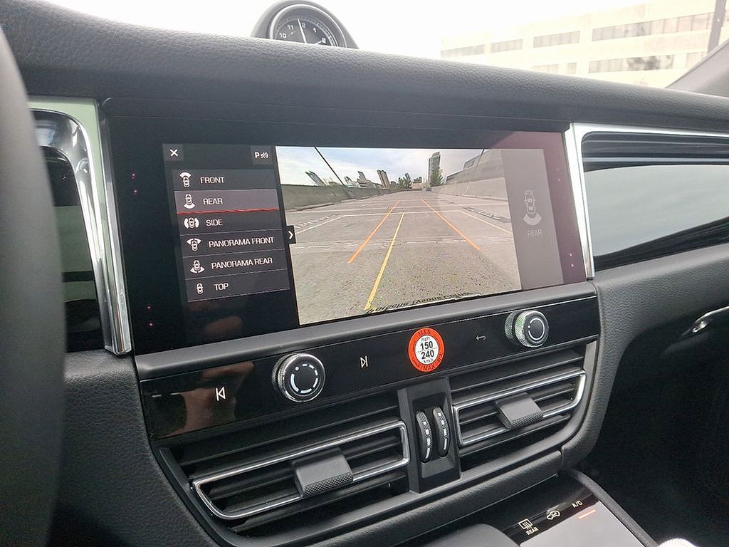 Thumbnail: 2025 Porsche Macan - 19