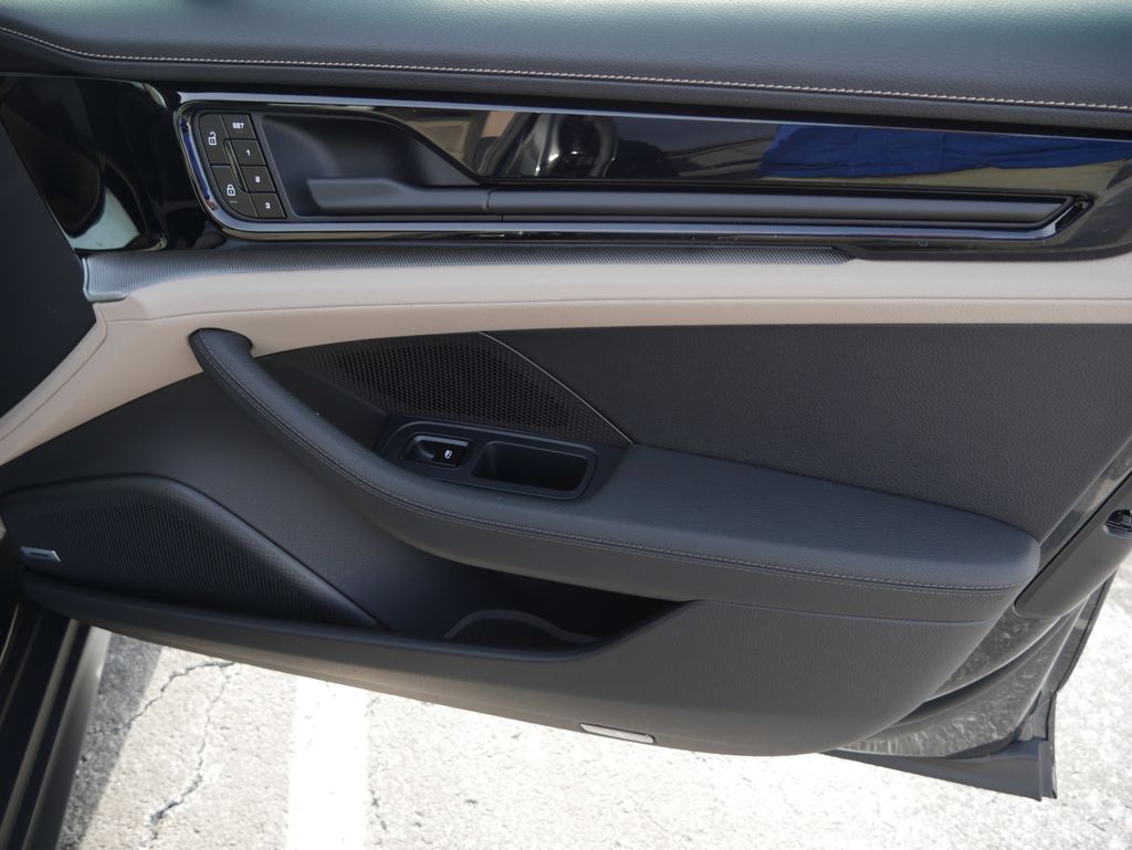 Thumbnail: 2026 Porsche Panamera - 26