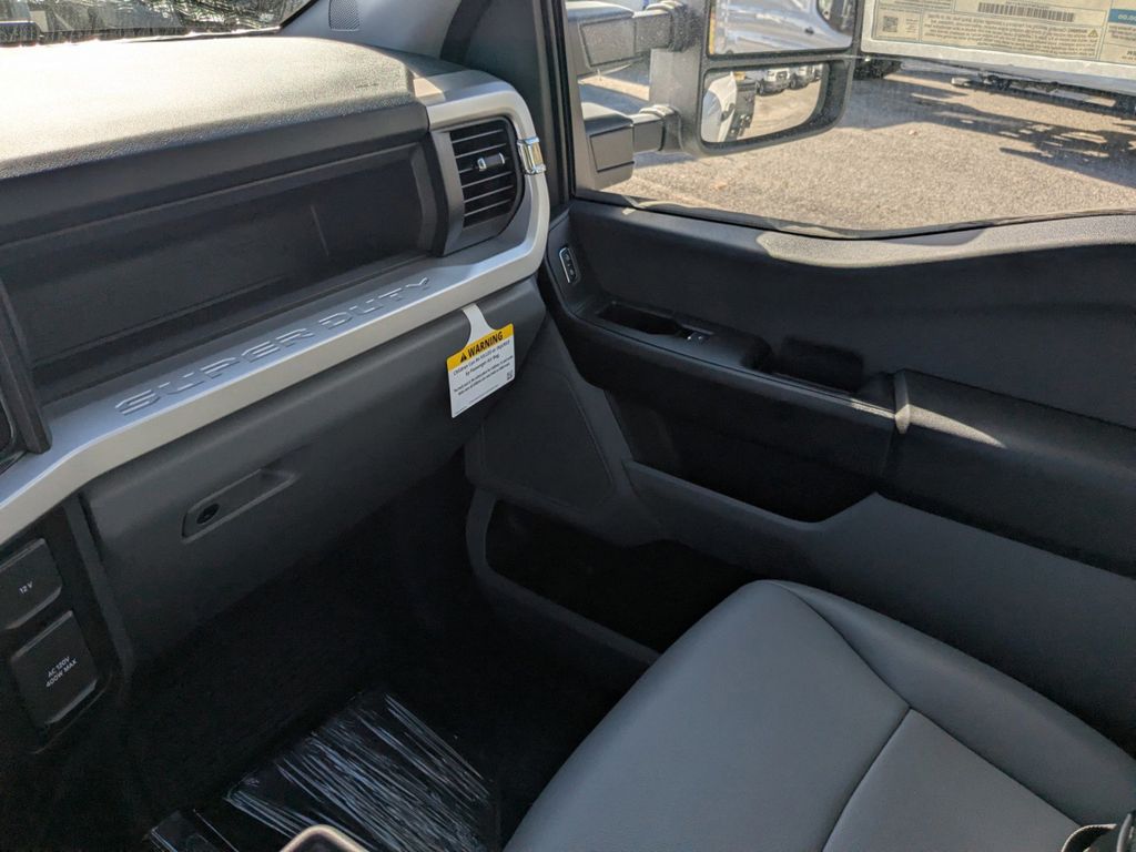 2025 Ford F-550 Chassis XL