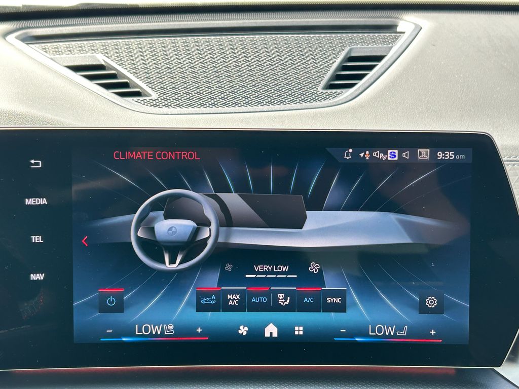 2025 BMW X2 M35i 24