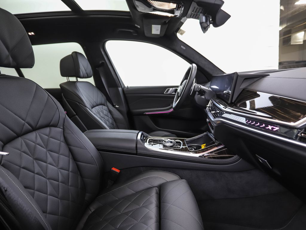 Thumbnail: 2025 BMW X7 - 32