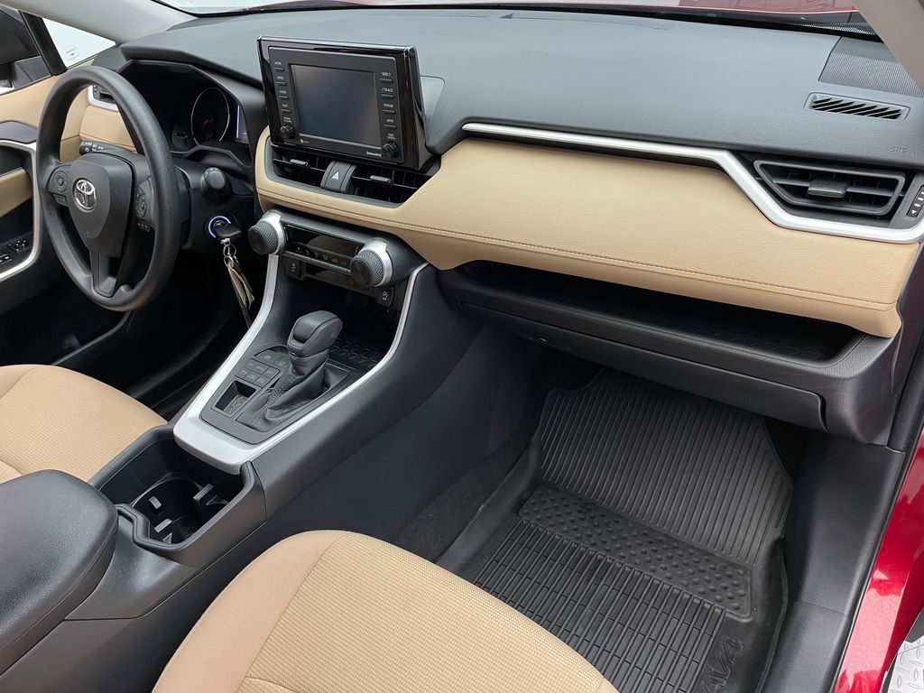 2022 Toyota RAV4 LE 15